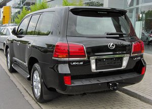 800px-Lexus_LX_570_20090620_rear.JPG
