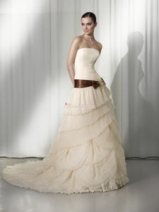 drop-waist-wedding-dresses-strapless-brush-train-organza_002.jpg